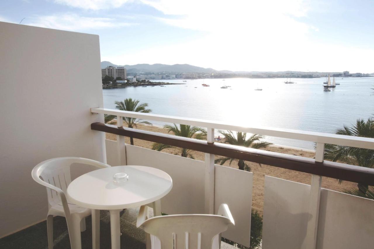 Double or Twin Room with Sea View