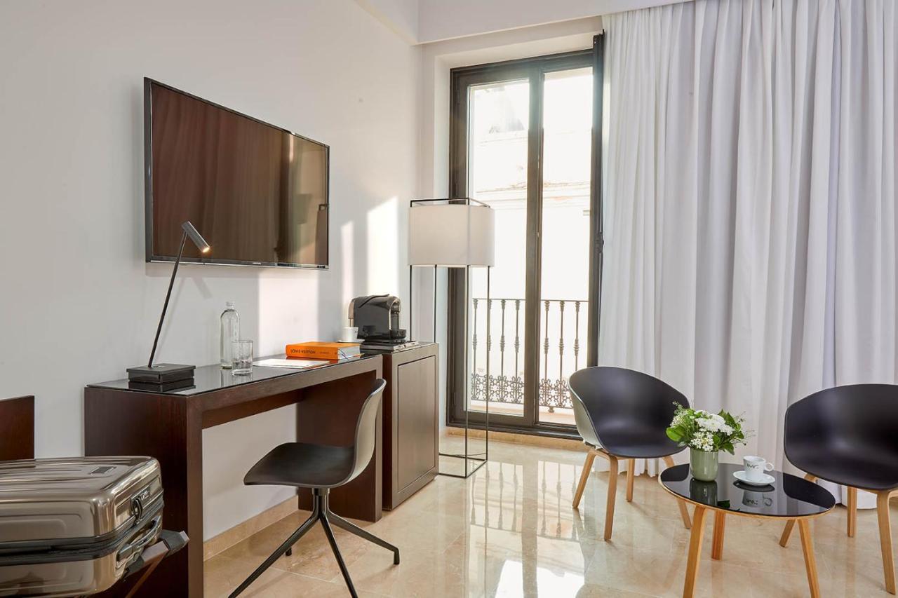 Double or Twin Room (1-2 Adults)