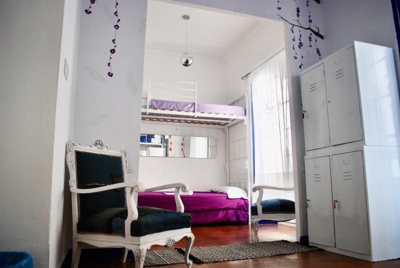 Lit Simple dans Dortoir pour Femmes de 4 Lits
