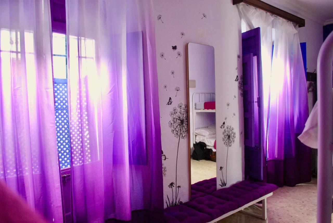 Lit Simple dans Dortoir Mixte de 6 Lits