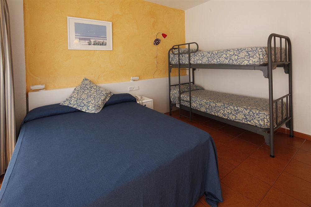 Quadruple Room (2 Adults + 2 Children)