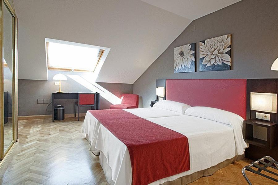 Twin Room with Extra Bed (3 Adults)