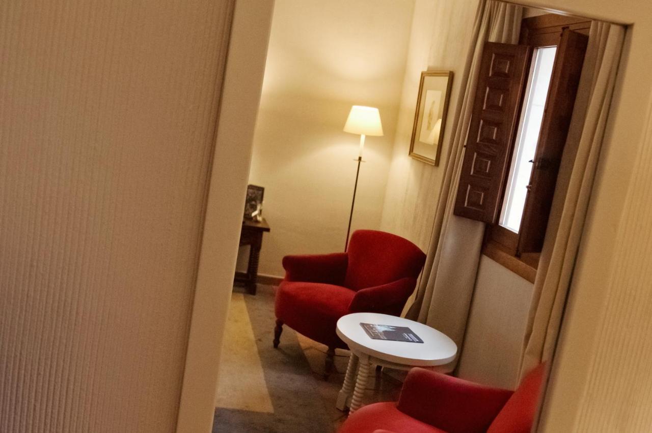 Standard Double Room (2 Adults + 1 Child),1133415249:JPEG