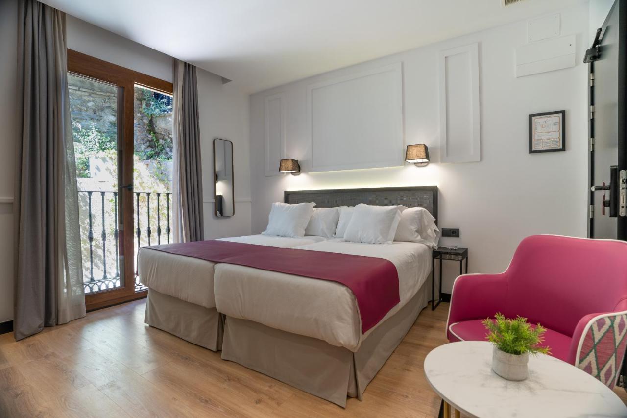 Superior Mauror Room