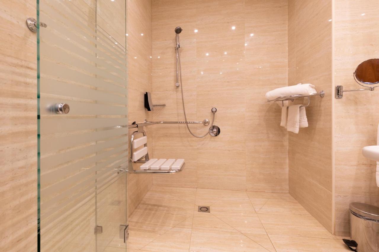 Double or Twin Room - Disabled Access,87984074:JPEG
