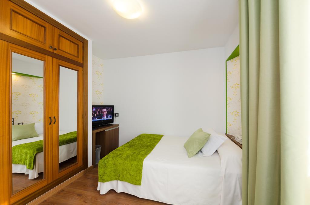 Single Room,710054746:JPEG