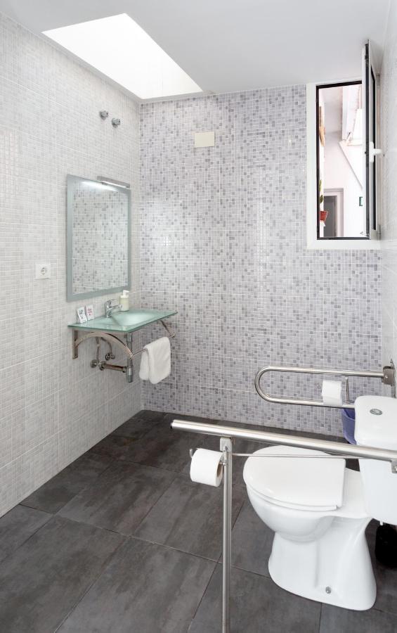 Twin Room Private Bathroom
