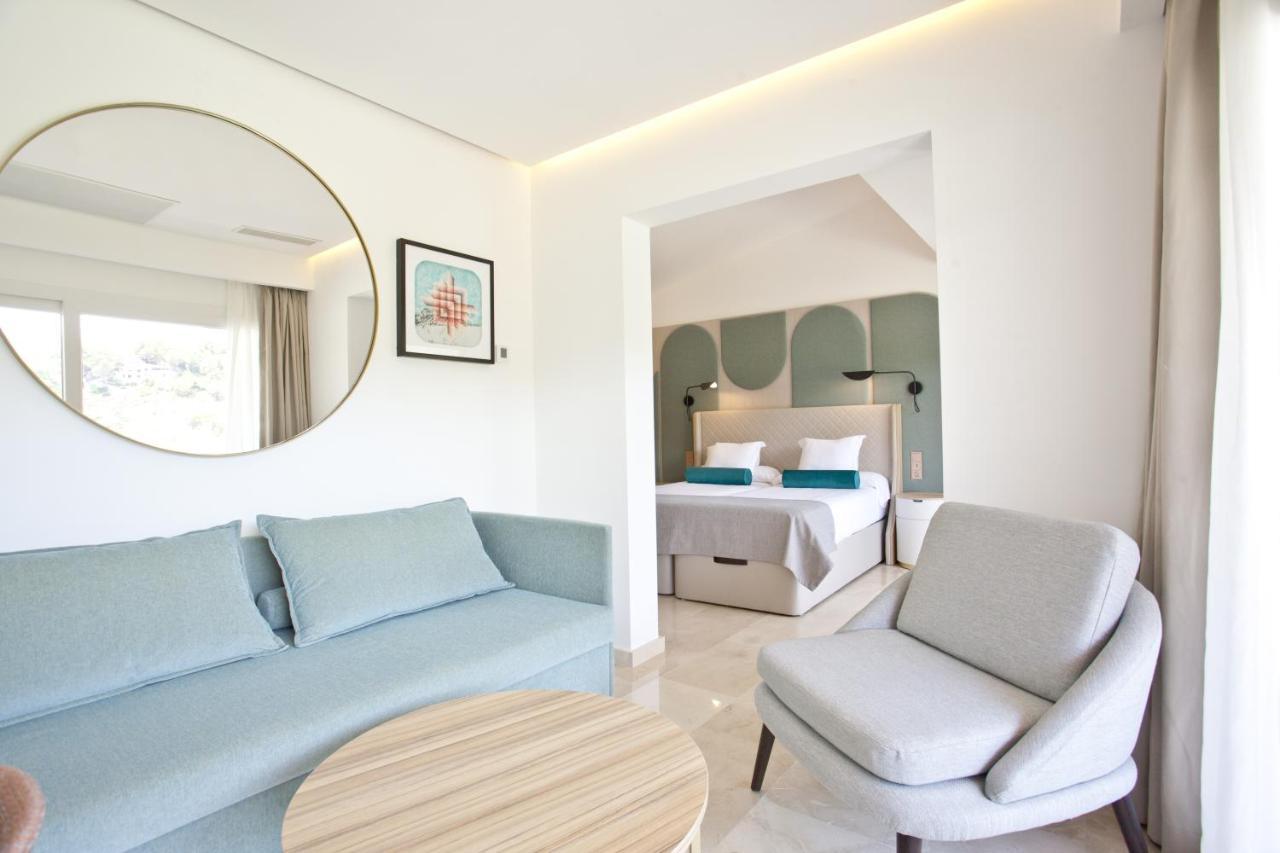 Junior Suite (2 Adults + 2 Children)