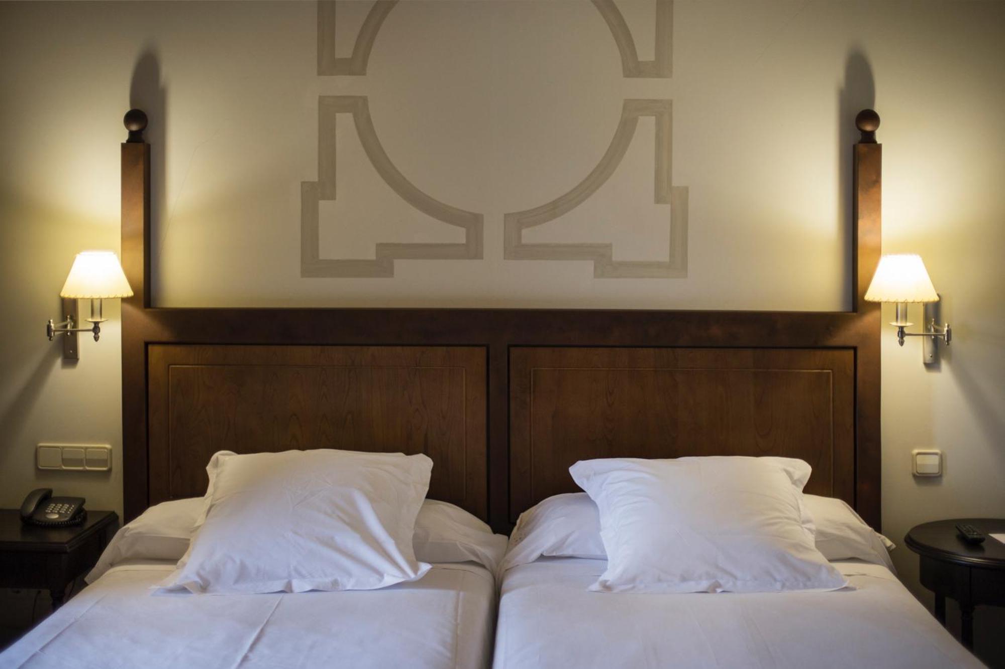 Standard Double Room (2 Adults + 1 Child),932239993:JPEG