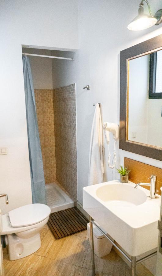 Bed in 8-Bed Dormitory Room with Bathroom