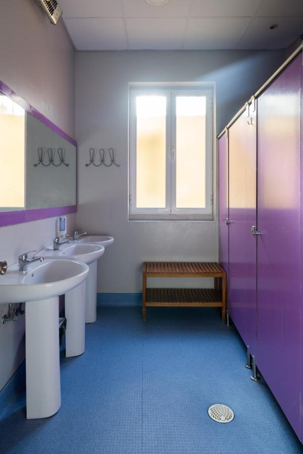 Posto Letto in Dormitorio Misto per 8 Persone
