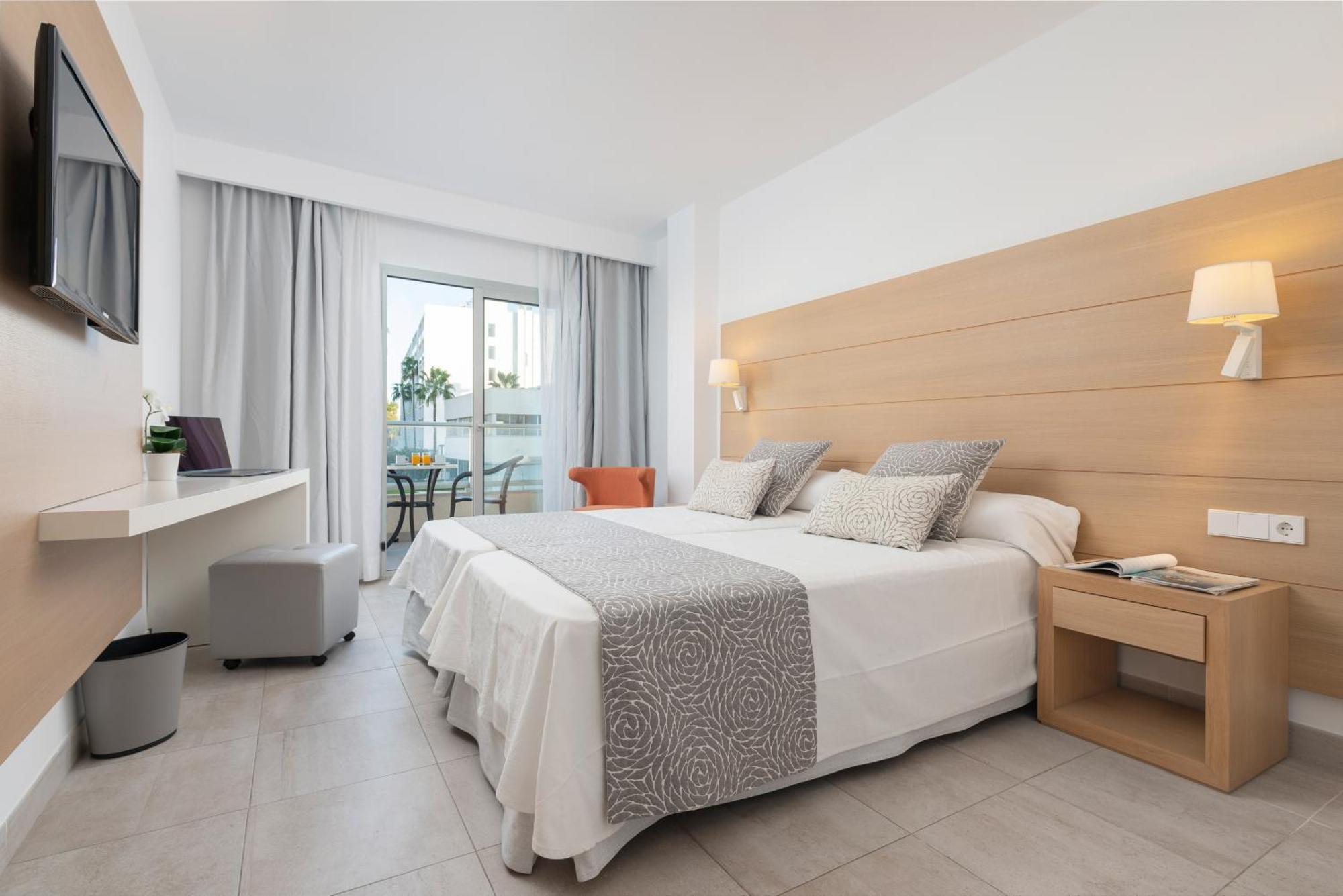 Double or Twin Room with City View