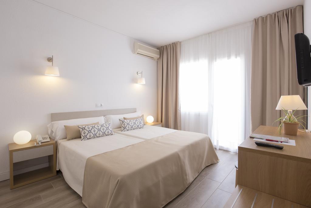 Doppel-/Zweibettzimmer mit seitlichem Meerblick