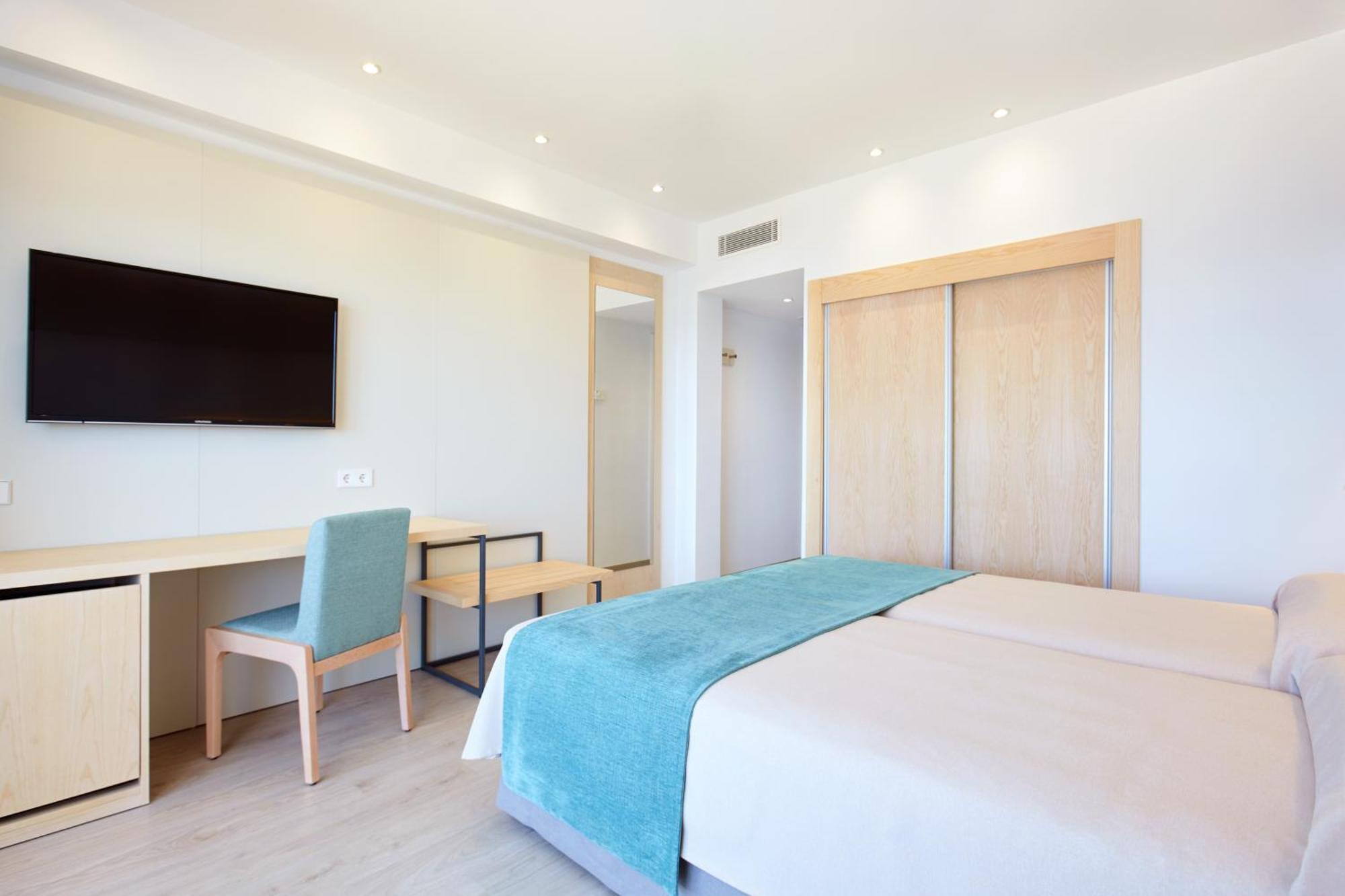 Twin Room with Sea View