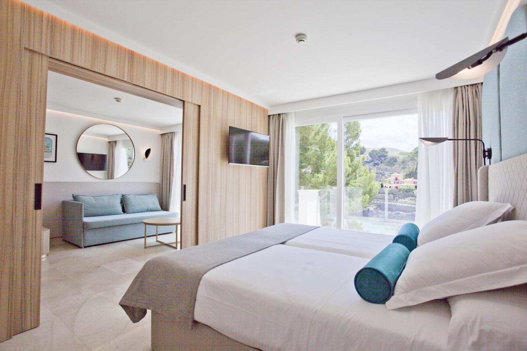 Suite with Sea View (2 Adults + 2 Children)