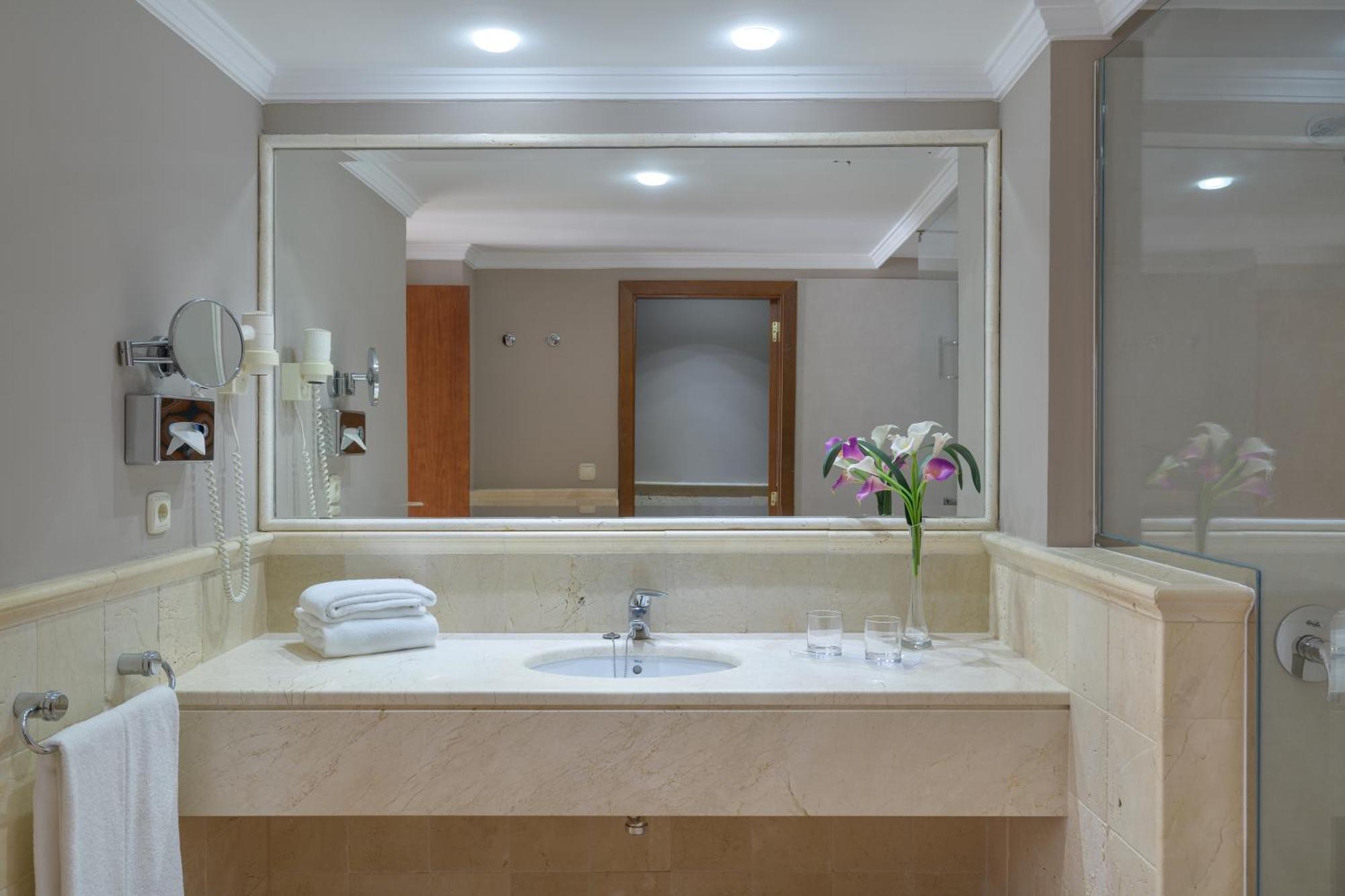 Suite with Sea View,1586833381:JPEG