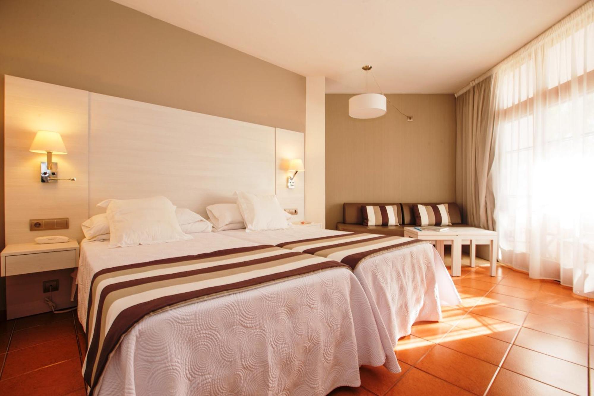 Chambre Double Supérieure avec Terrasse - Vue sur Jardin