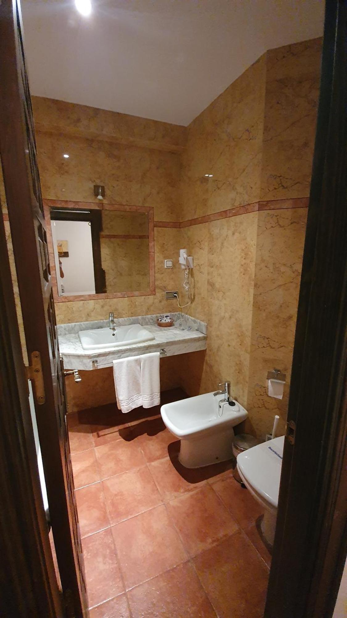 Double exterior room balcony,1272809503:JPEG