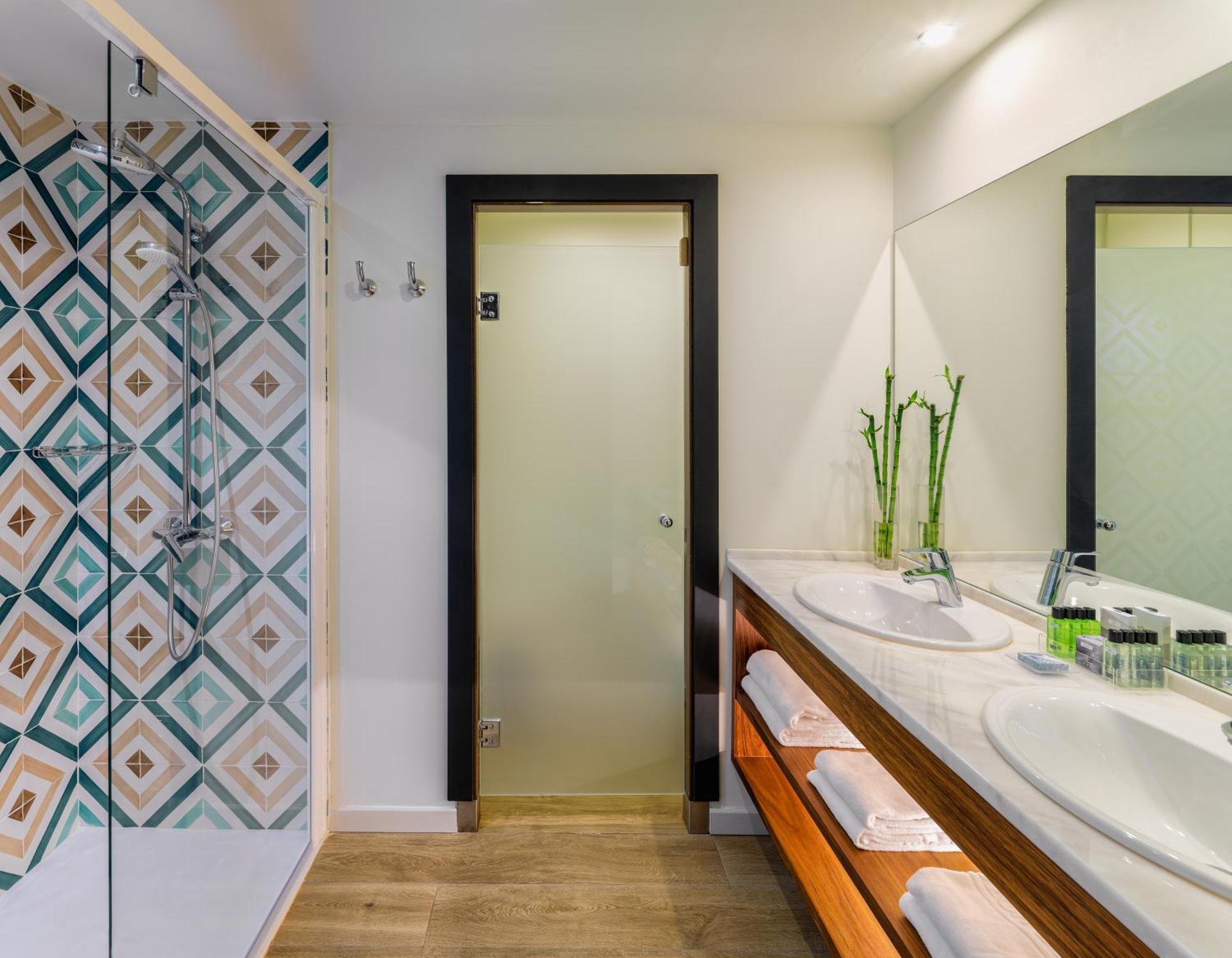 Superior Room with Pool View (3 adults)