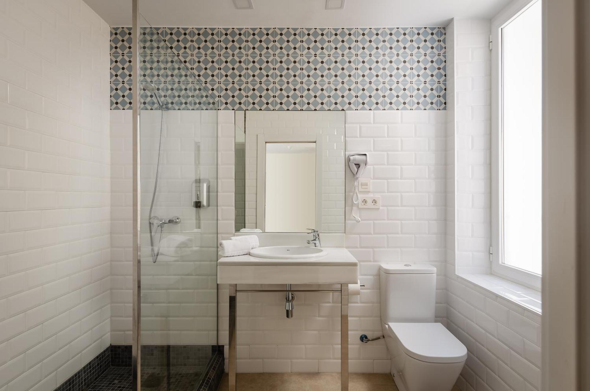 Double or Twin Room with Parking