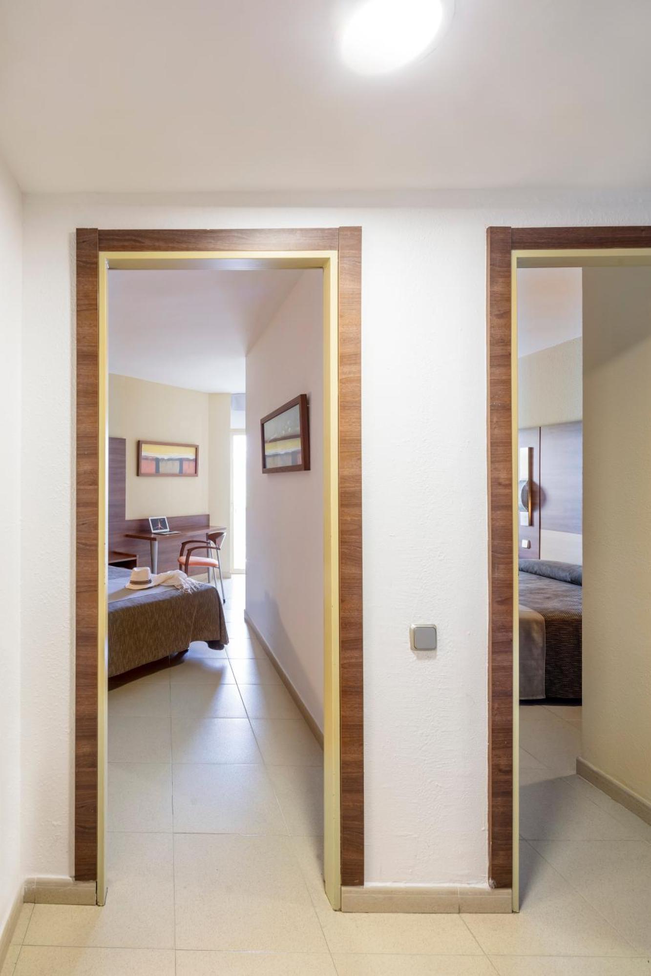 Chambre Familiale (3 Adultes + 1 Enfant)