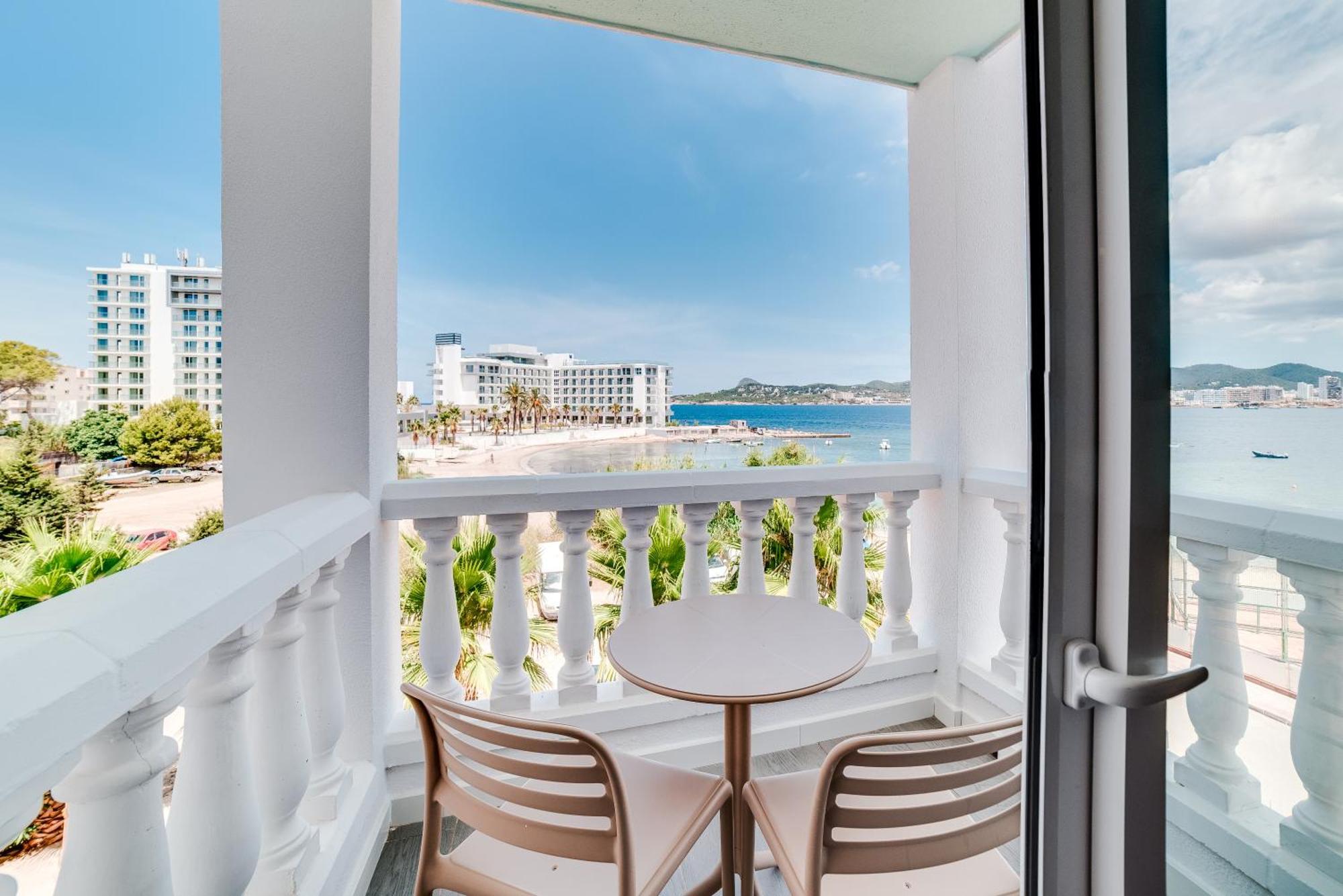 Studio with Sea View (2 Adults)