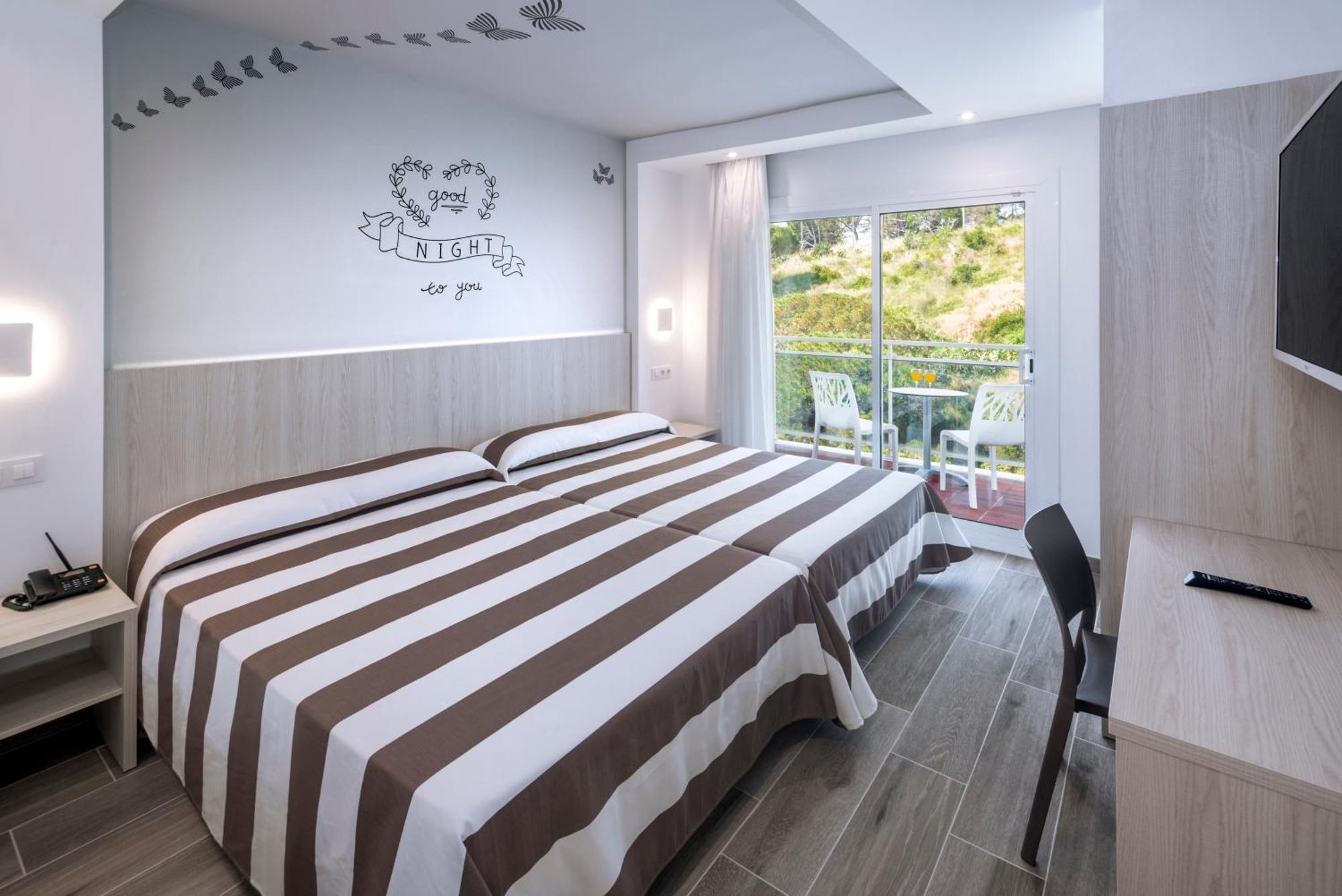 Triple Room with Pool View