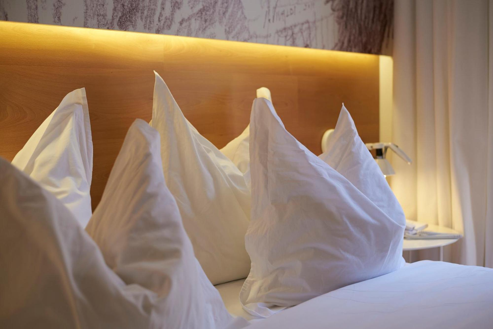 Deluxe Room for Single Use with executive breakfast