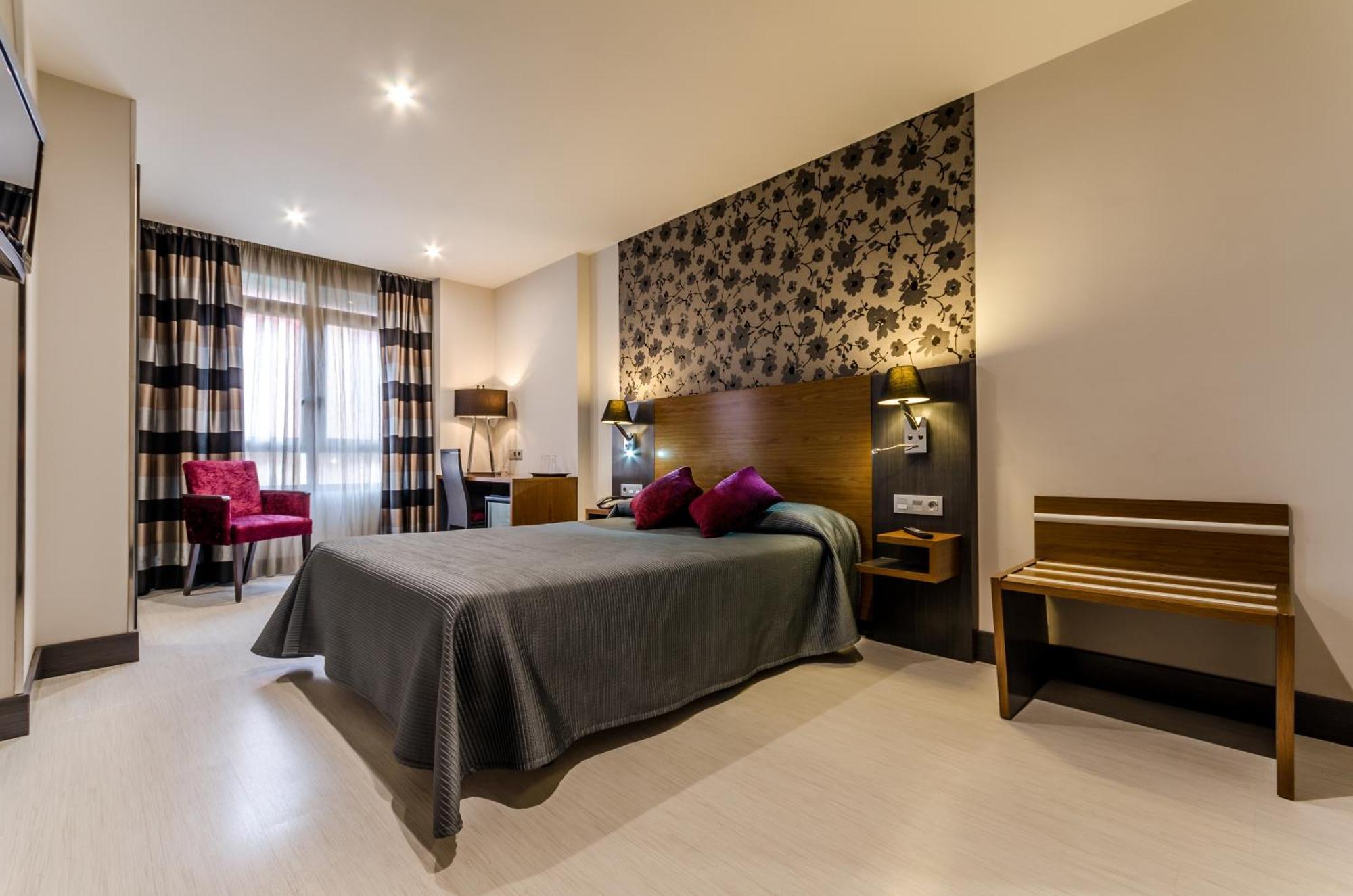 Double or Twin Room for Single Use