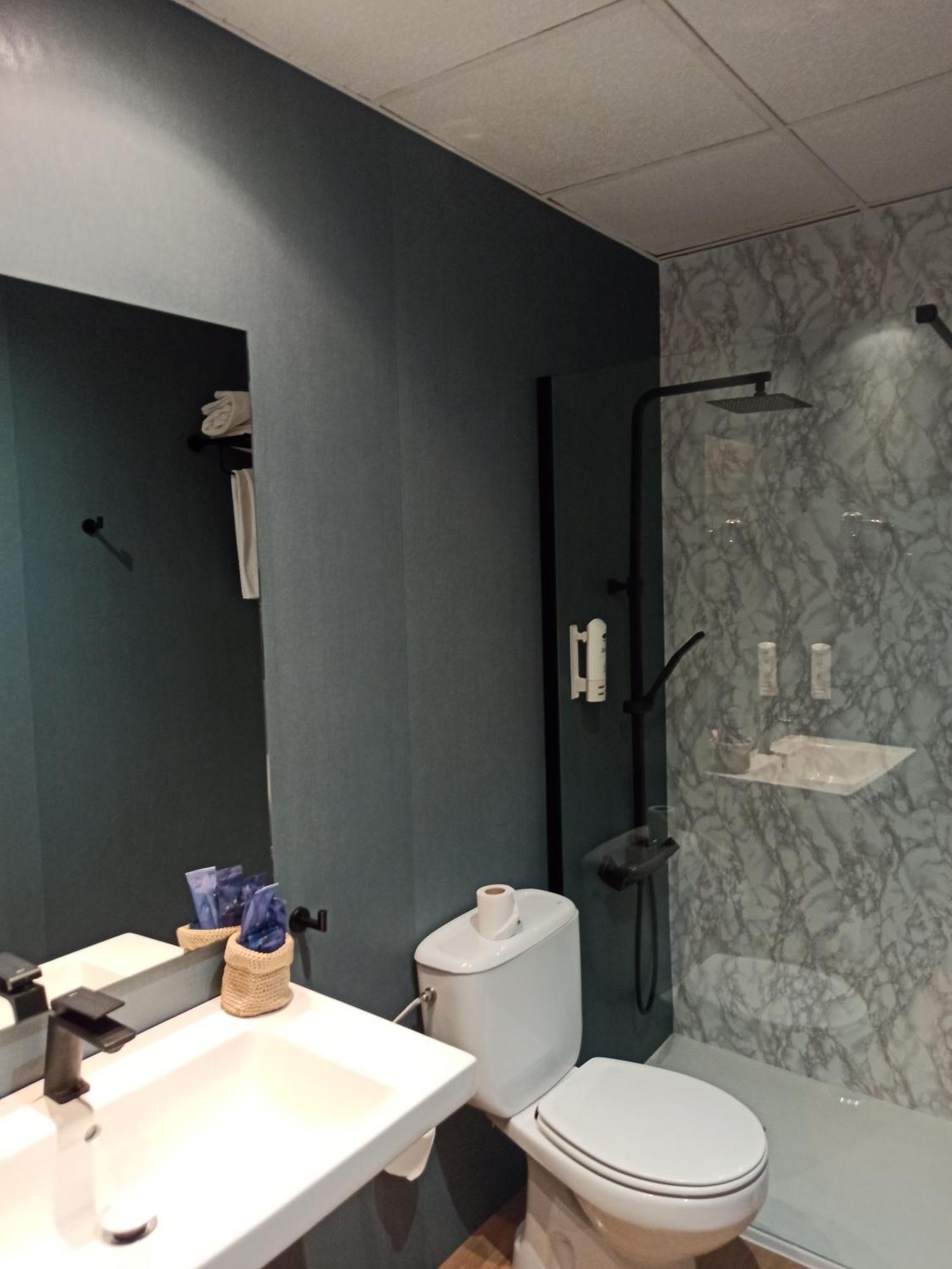 Deluxe Double or Twin Room with City View