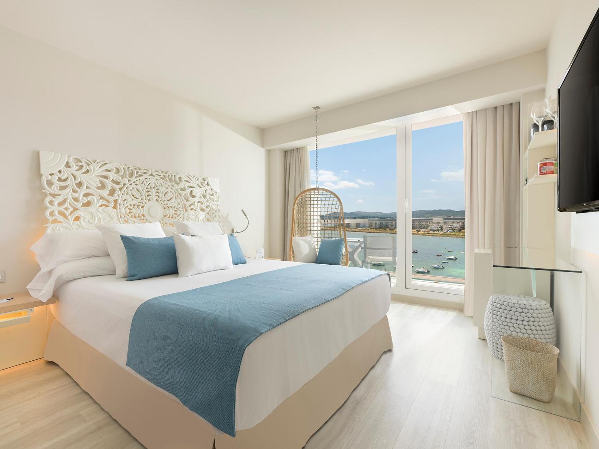 Quarto Deluxe com Cama de Casal ou 2 de Solteiro e Vista da Piscina The One Keep the secret