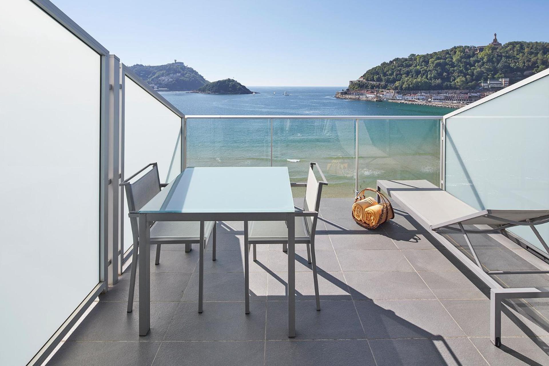 Dachboden mit Terrasse und Meerblick