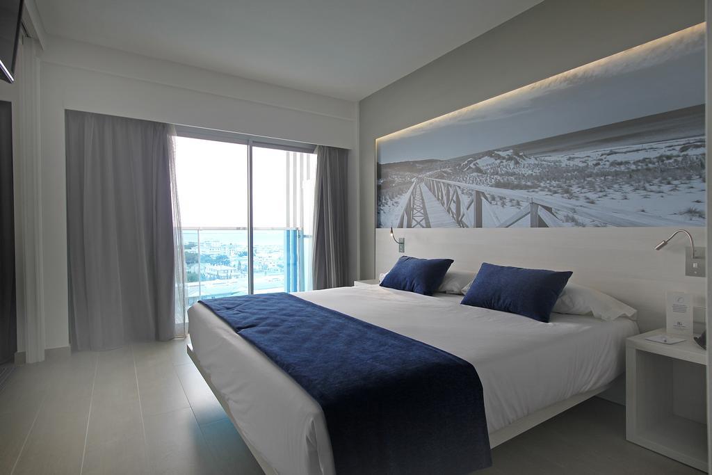 Doppelzimmer mit seitlichem Meerblick