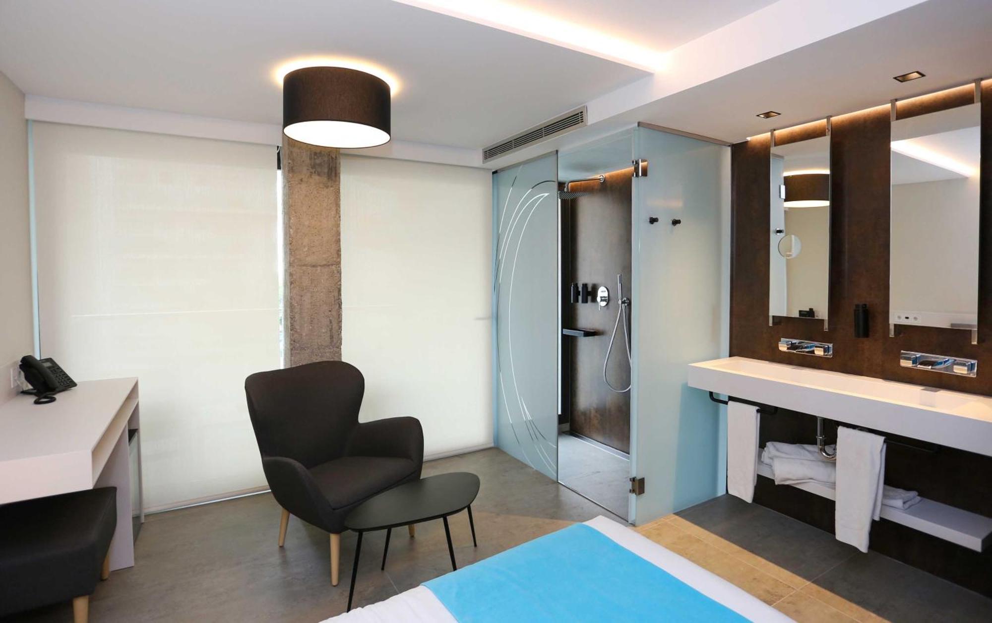 Superior Triple Room with Pool View,743548735:JPEG