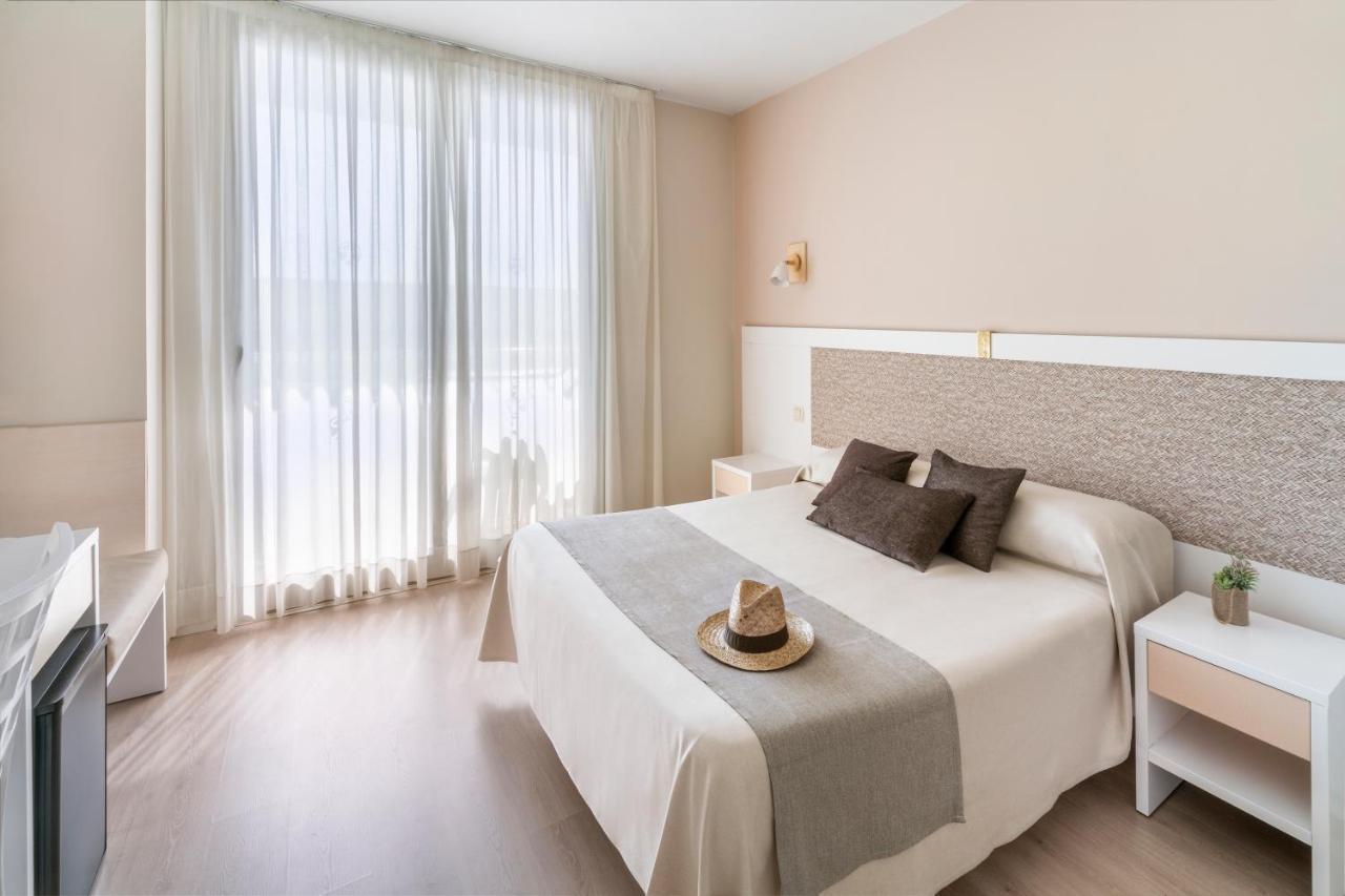Double or Twin Room,762080806:JPEG