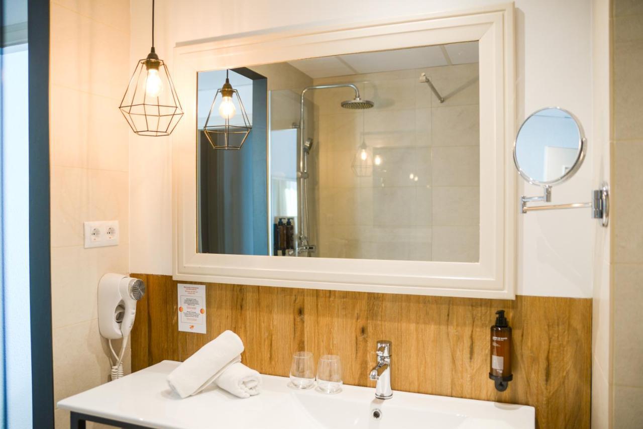 Deluxe Triple Room (3 Adults)