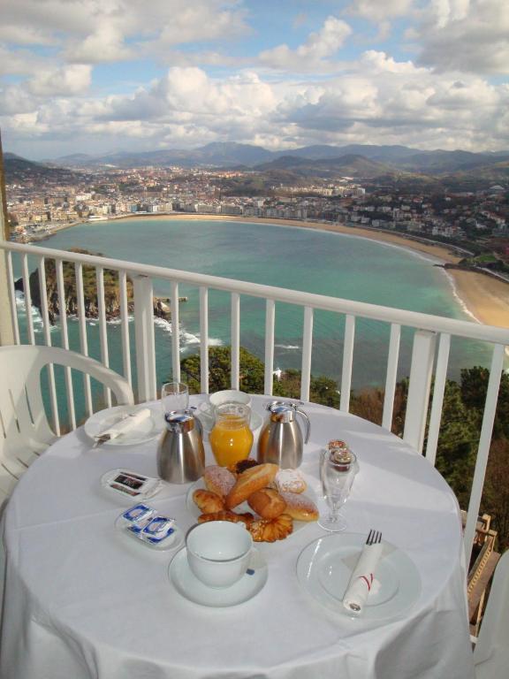 PrivilÃ¨ge Twin or Double Room with Balcony and Sea View,1583069585:JPEG
