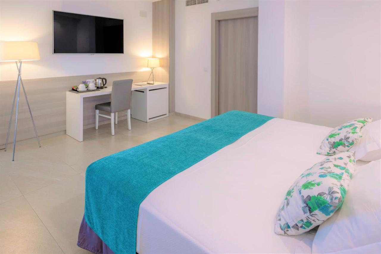 Junior Suite with Pool View