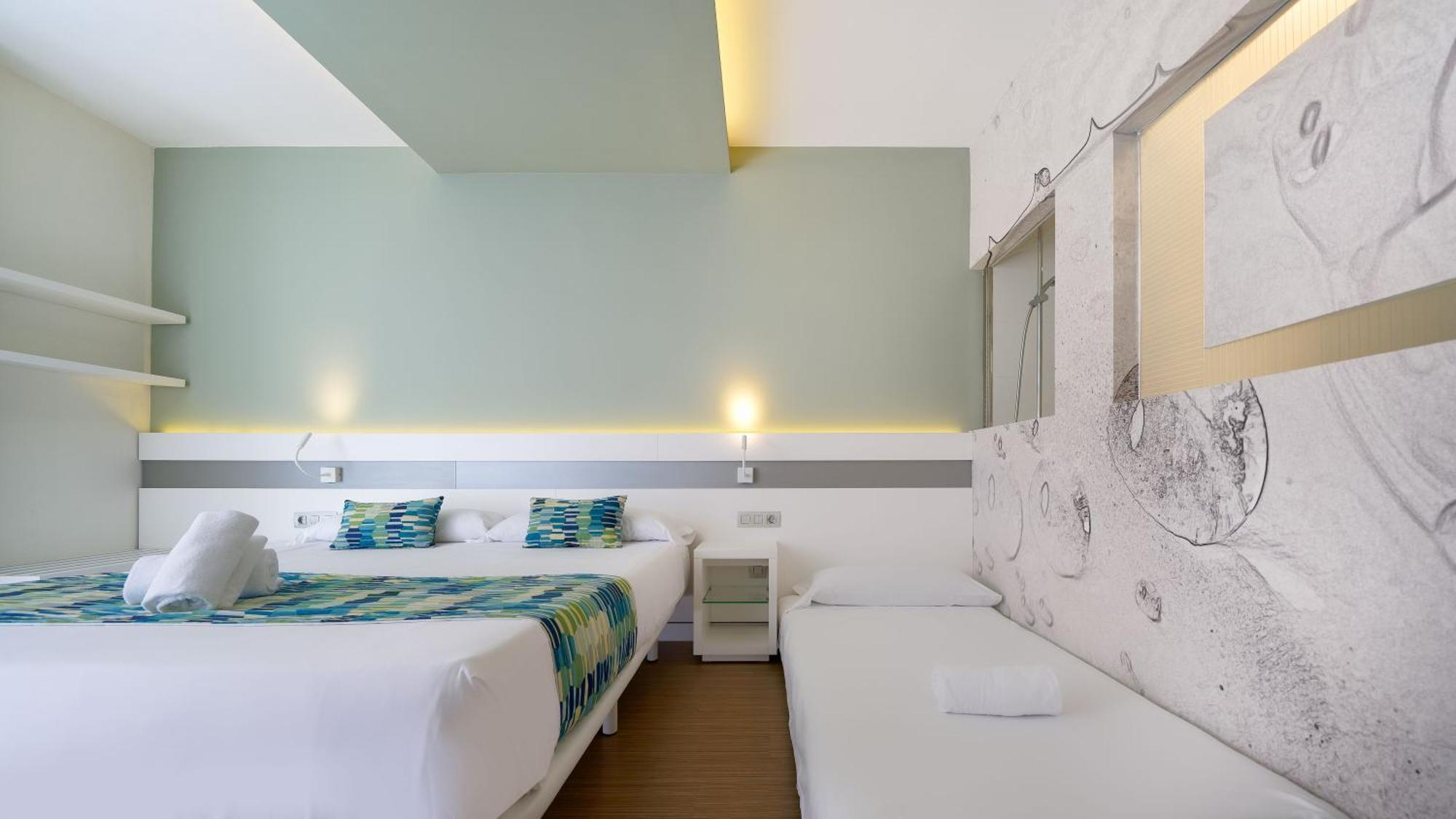 Triple Room with Balcony,1315272640:JPEG