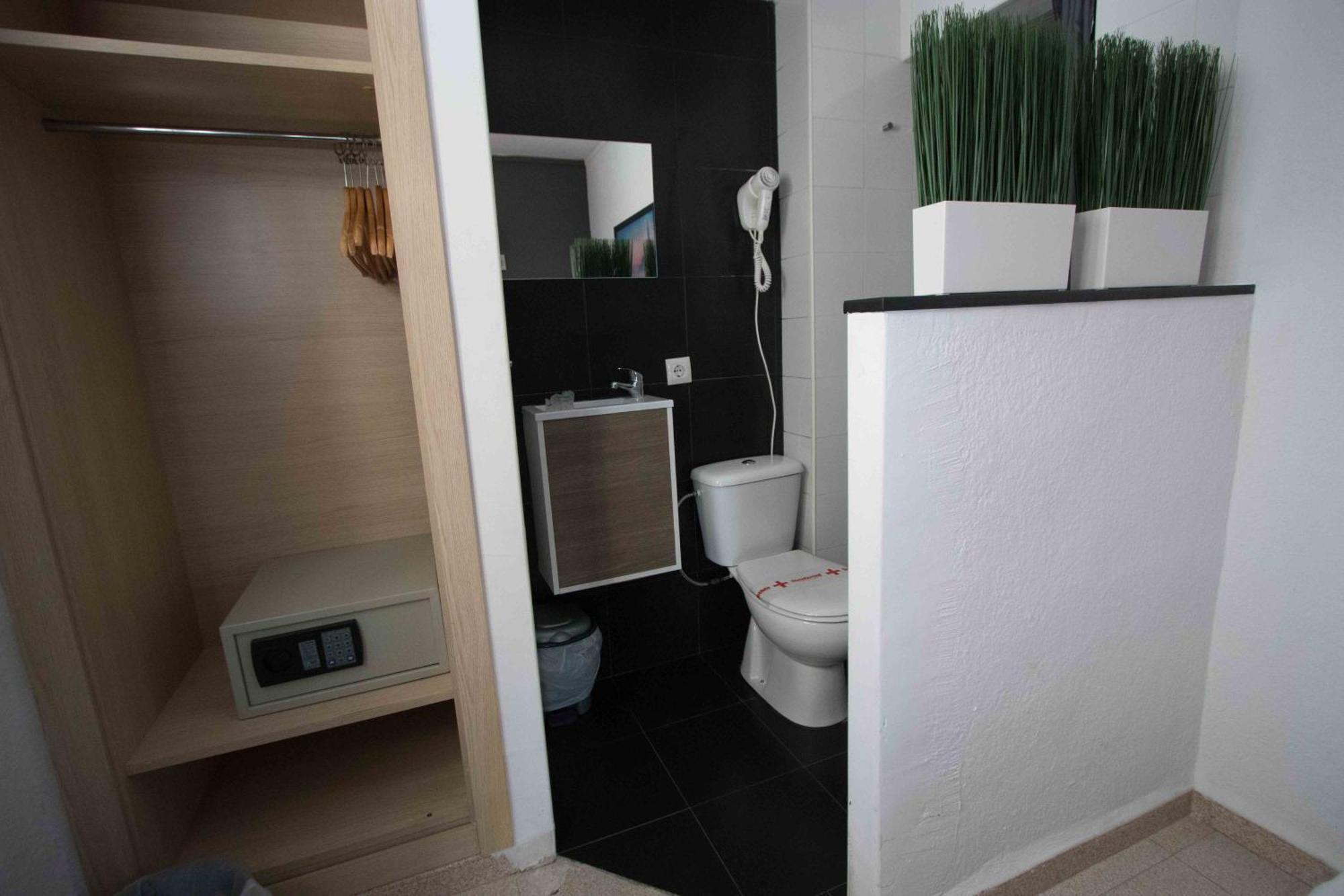 Single Room - Annex Building