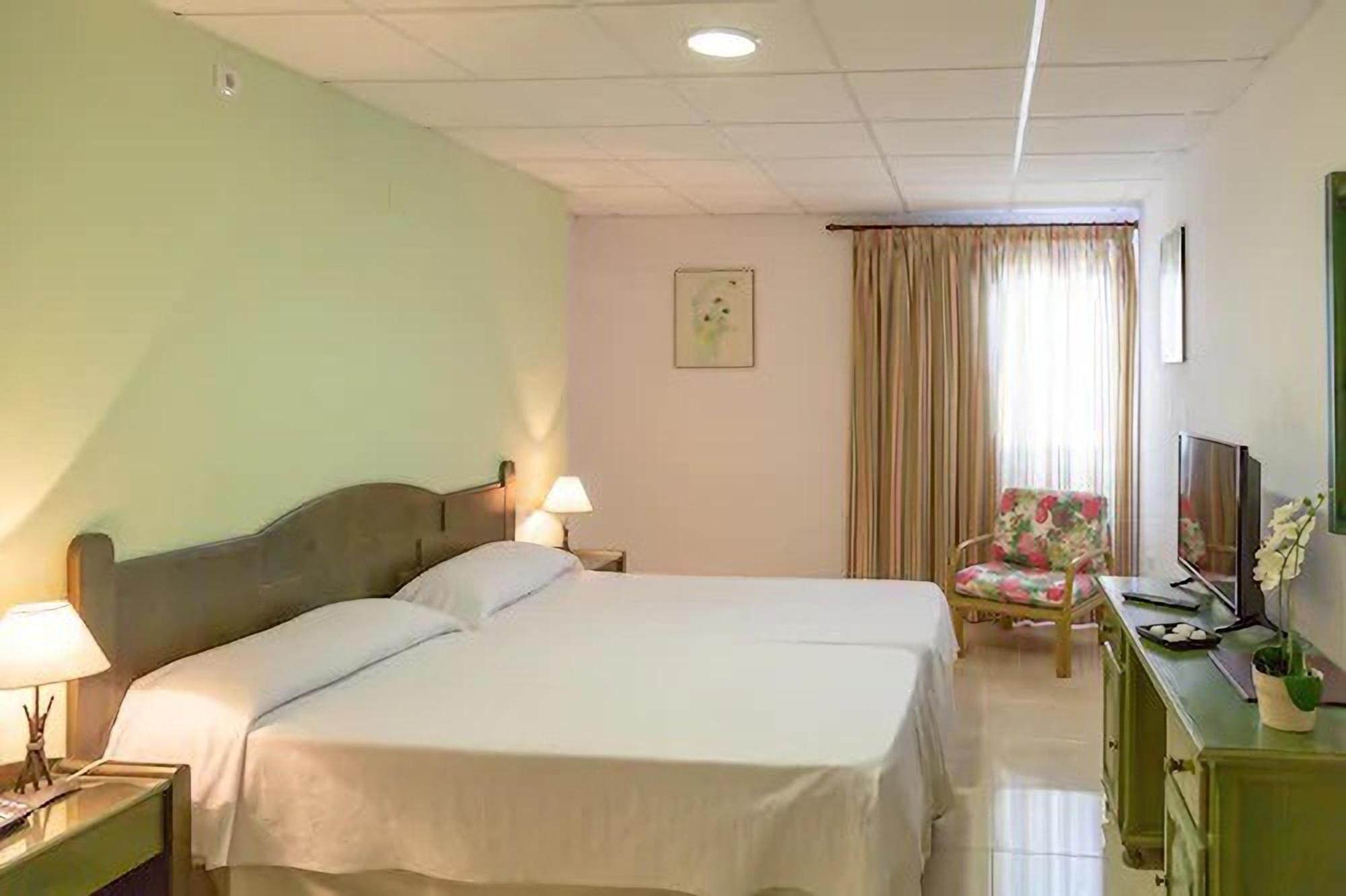 Budget Double Room,1272411940:JPEG