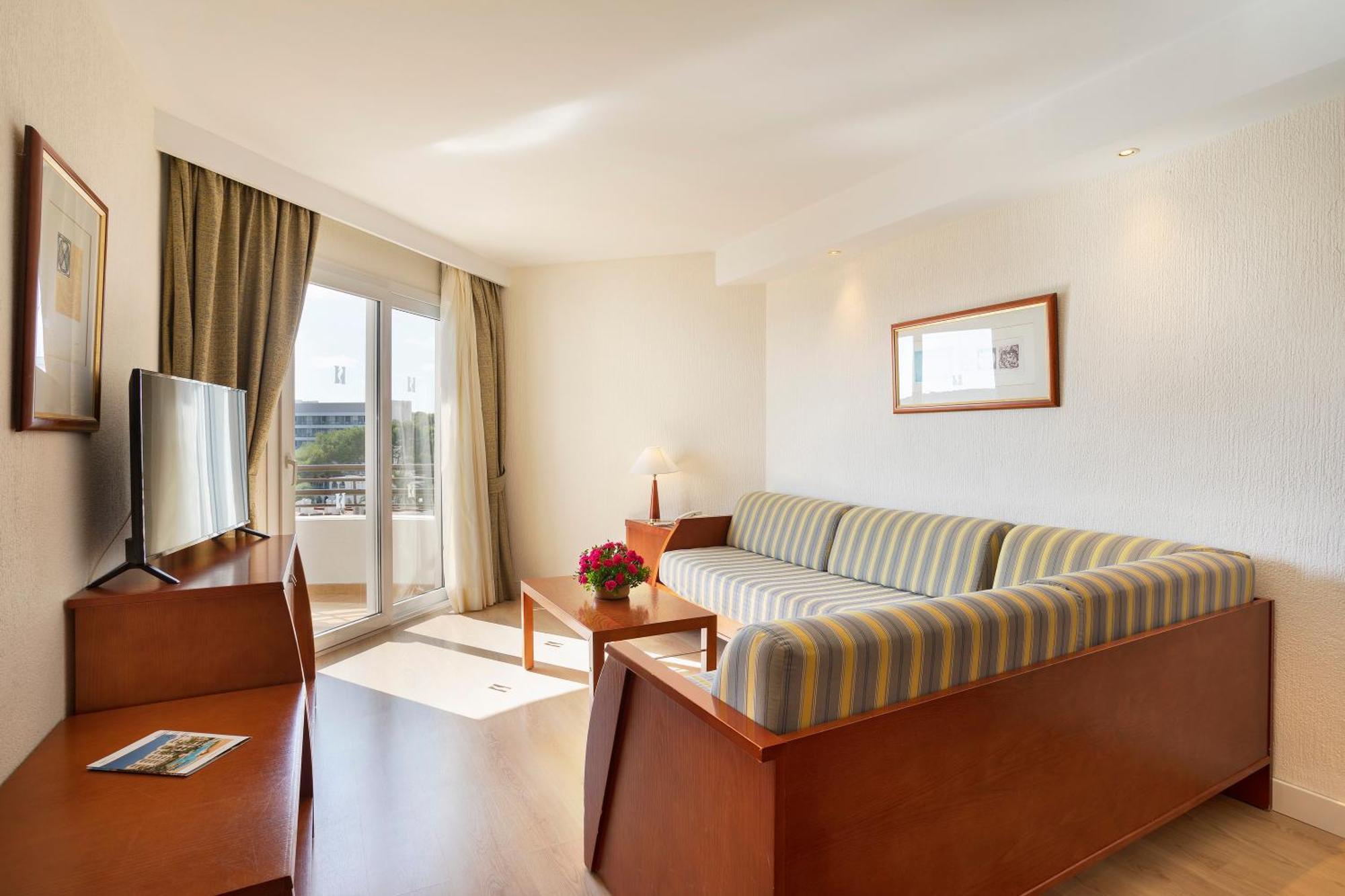 One-Bedroom Apartment,1272459547:JPEG