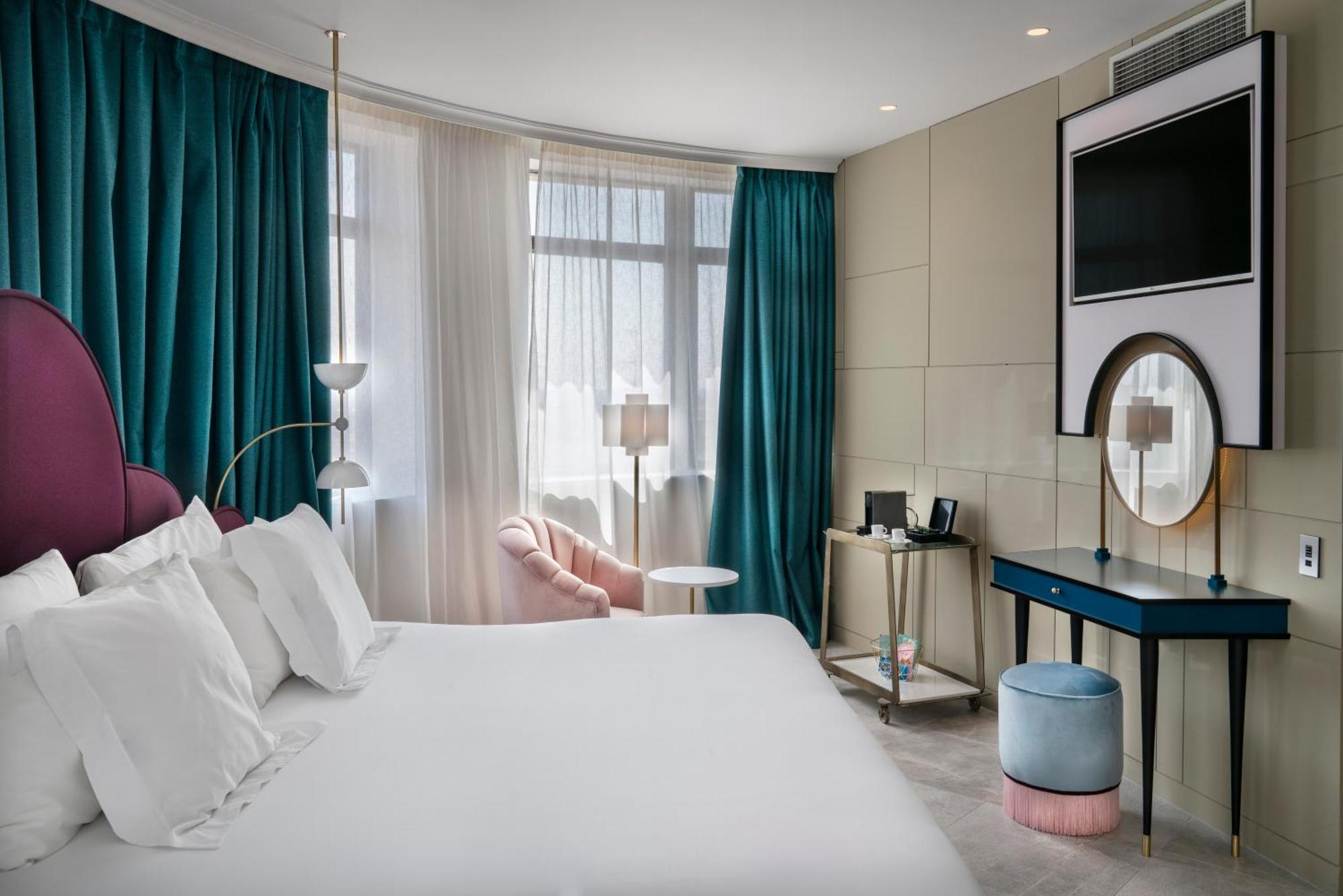 Deluxe Double Room with Gran Via Views