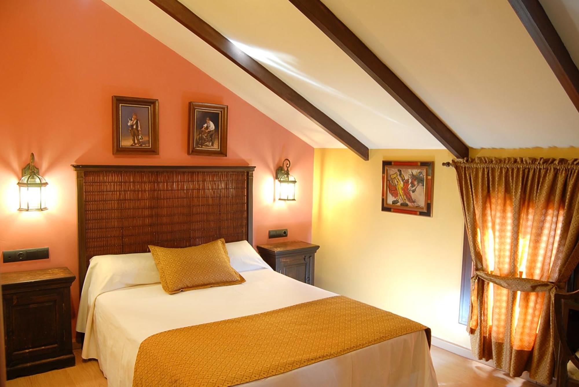 Standard Room,1272738016:JPEG