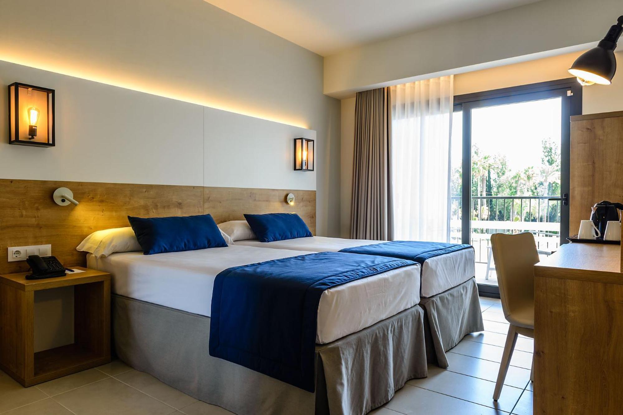 Double or Twin Room with Sea View