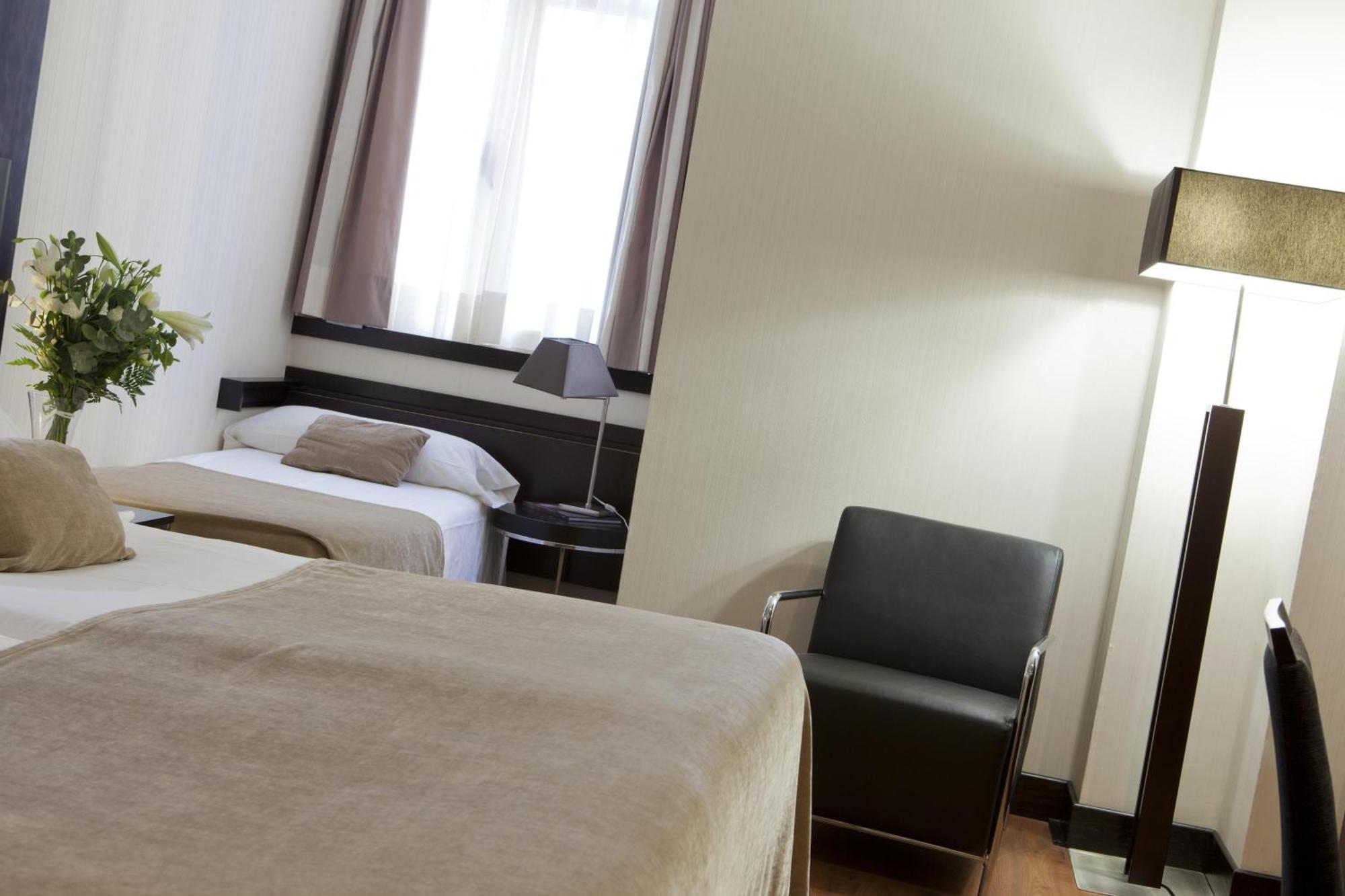 Quarto Quíntuplo (2 Adultos + 3 Crianças)