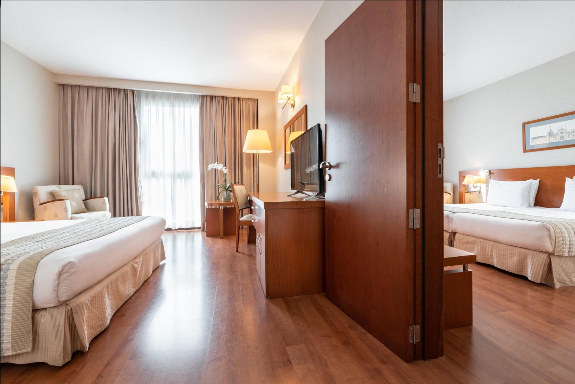 Two Connecting Double Rooms,1278914395:JPEG
