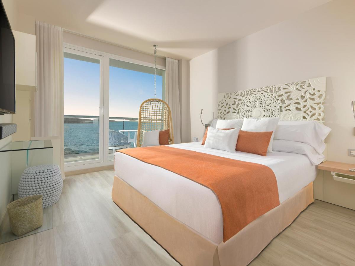Quarto Deluxe The One Make It Happen com Cama de Casal ou 2 de Solteiro e Vista Lateral do Mar