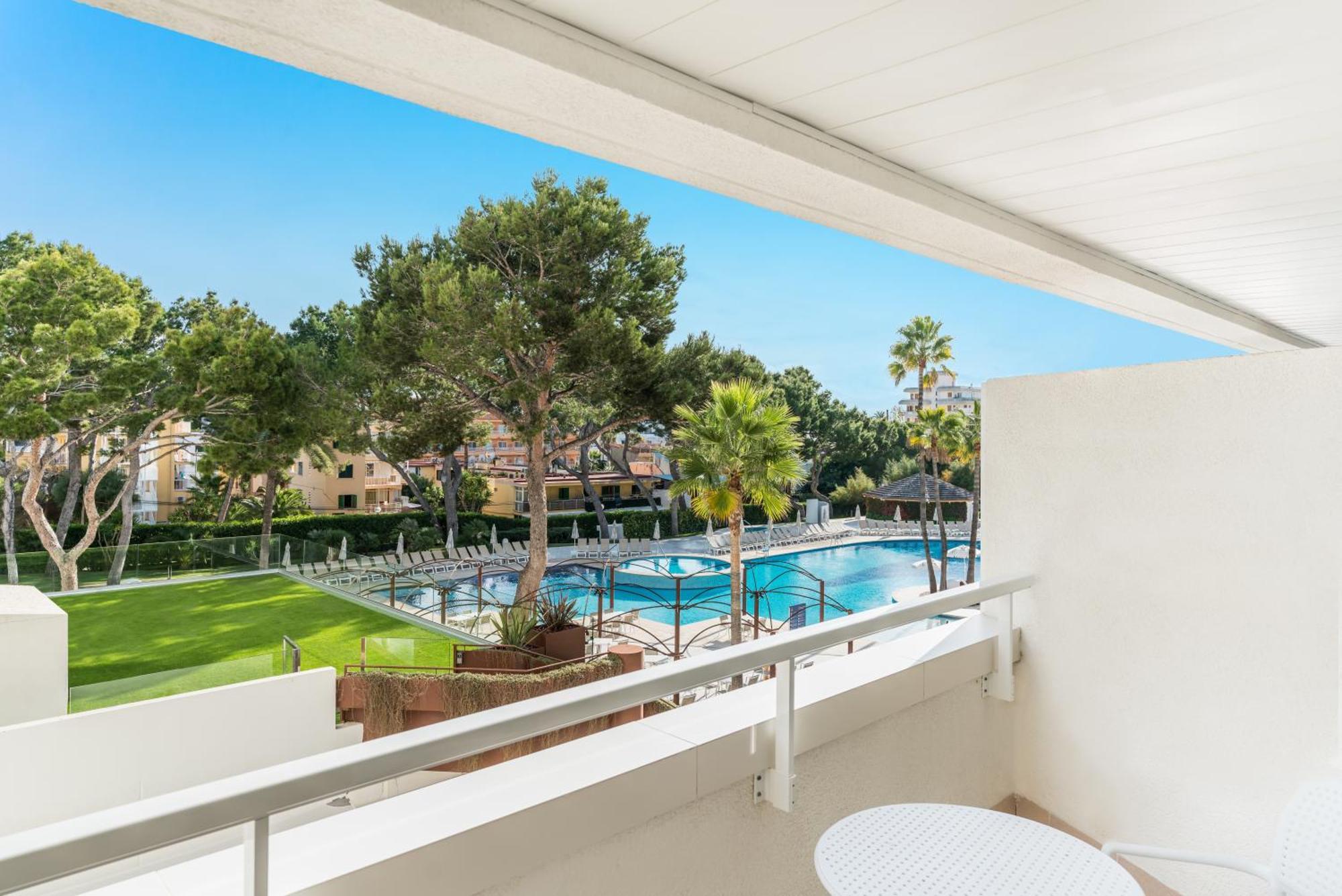 Quarto Duplo com Vista Piscina