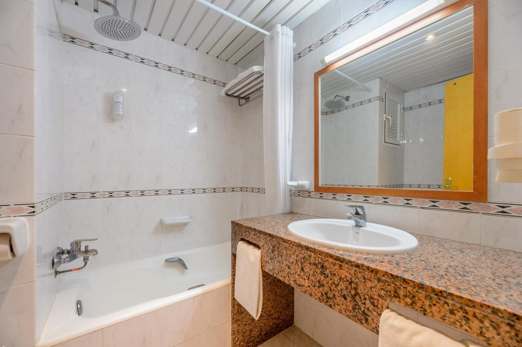 Double Room,1306947772:JPEG